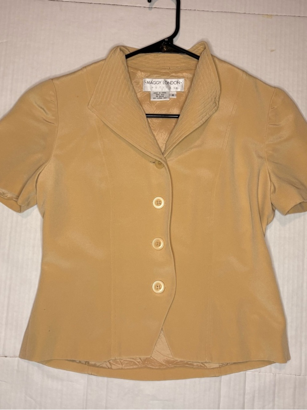 %100 silk Vintage Maggy London beige Short Sleeve Button blazer Jacket
